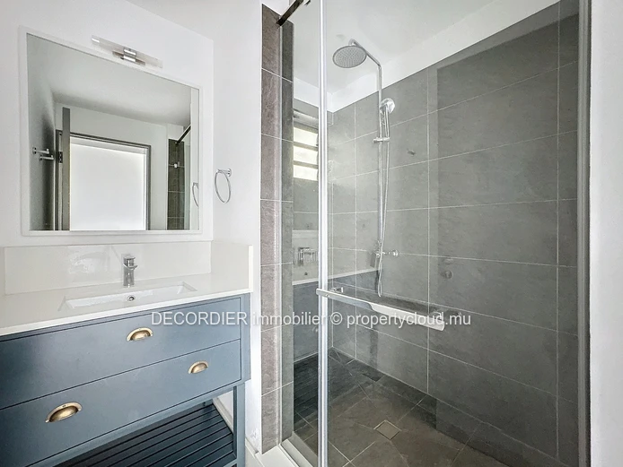 Elegant furnished flat with sea view in Saint Antoine