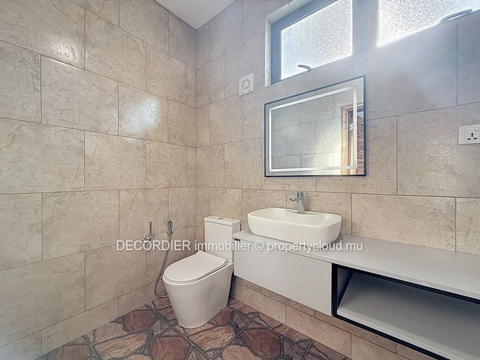 Villa contemporaine avec piscine dans un cadre paisible – Vente sur plan