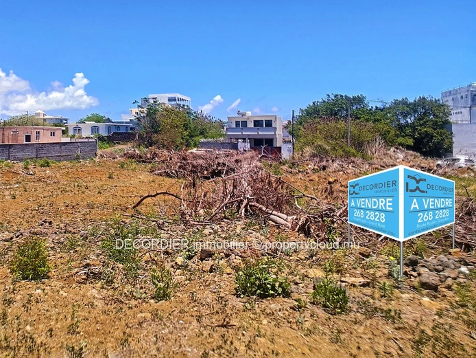 Residential land 10 minutes from the beach