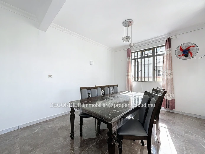 Beautiful Modern Villa – 230 m² in Pereybere – Secure Residence with Pool (Sole Mandate)