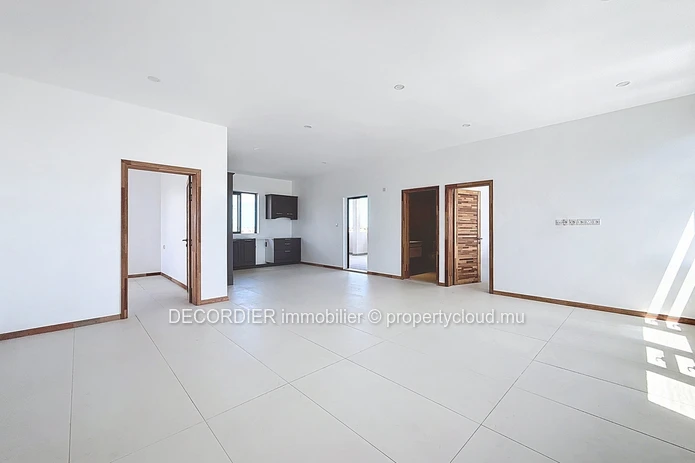 Penthouse situé dans un complexe avec ascenceur et piscine commune