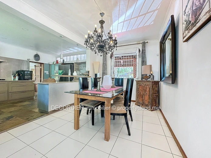 Maison contemporaine avec piscine et jardin - Accessible aux étrangers