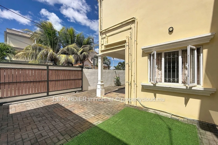 Duplex house for rent – Trou aux Biches