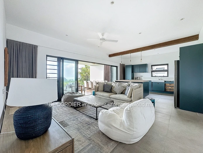 Elegant furnished flat with sea view in Saint Antoine
