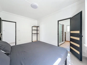 6 Bedroom House