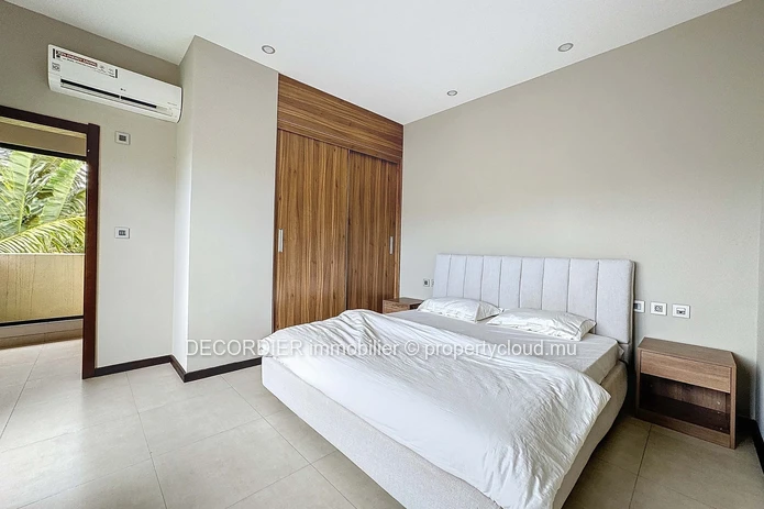 Contemporary villa in a secure residence