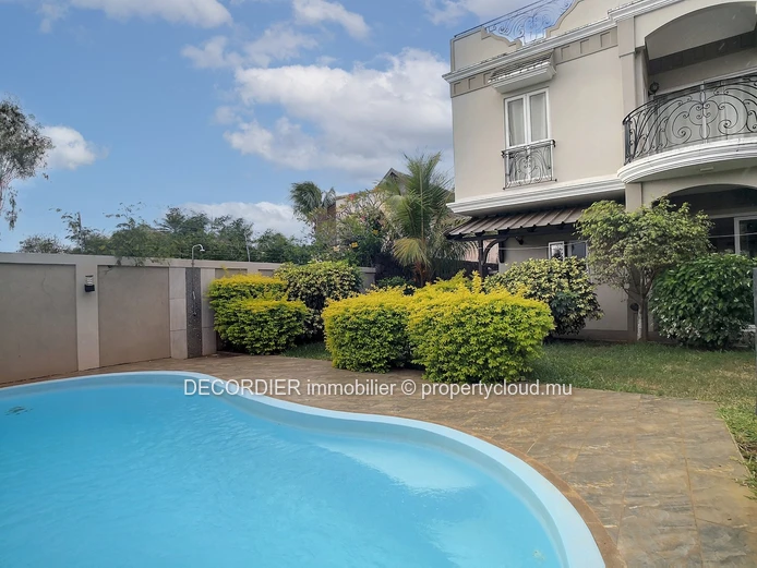 Maison individuelle avec piscine