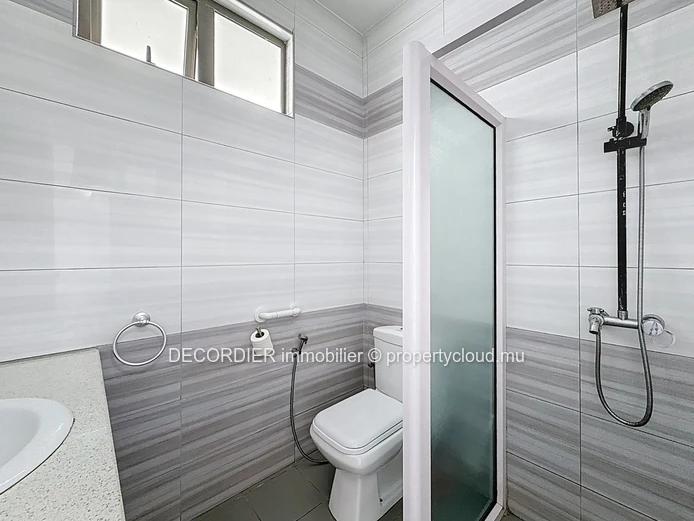 Beautiful Modern Villa – 230 m² in Pereybere – Secure Residence with Pool (Sole Mandate)