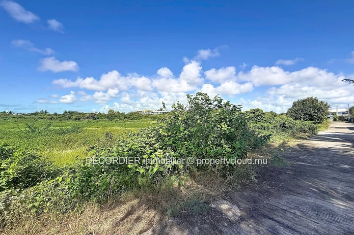 Land near the beach – Pereybère