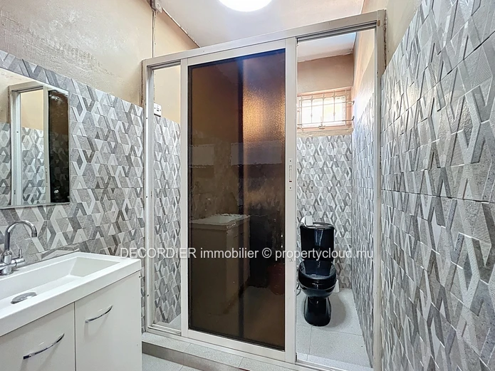 Spacious flat for sale (Sole Mandate)