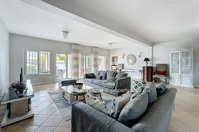 À Louer – Élégante maison de style colonial moderne avec piscine à Pointe aux Canonniers