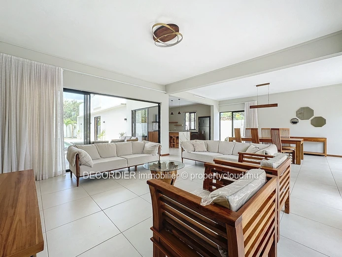 Maison moderne et fonctionnel avec piscine