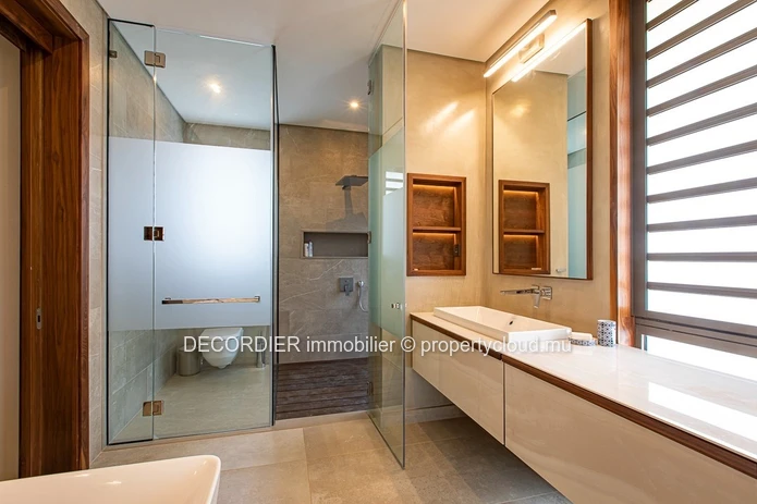 Splendid beachfront villa offering immediate access to the lagoon.