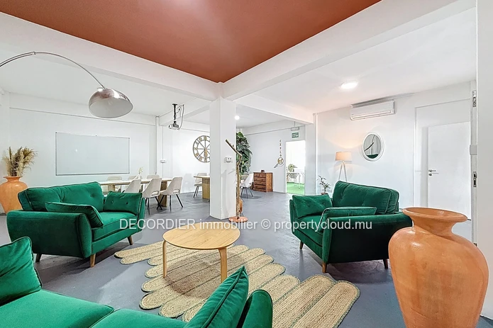 Commercial space for rent – Roches Brunes