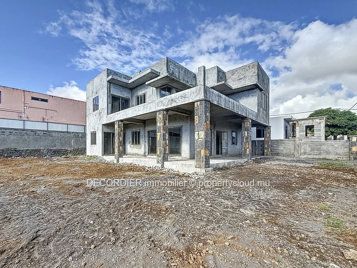 Maison Spacieuse à Petit Raffray