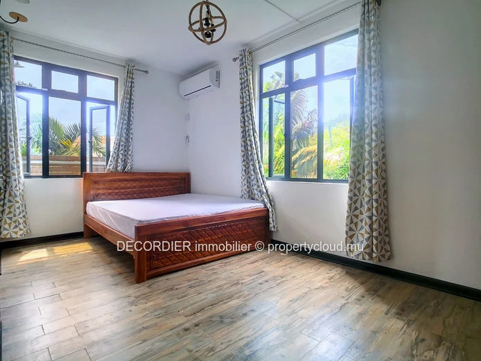 New and modern house with swimming pool and garden