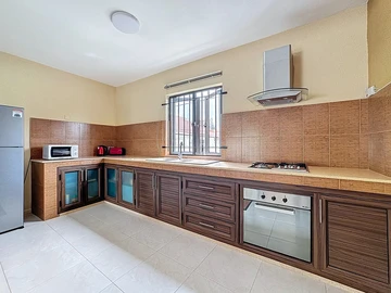 7 Bedroom House