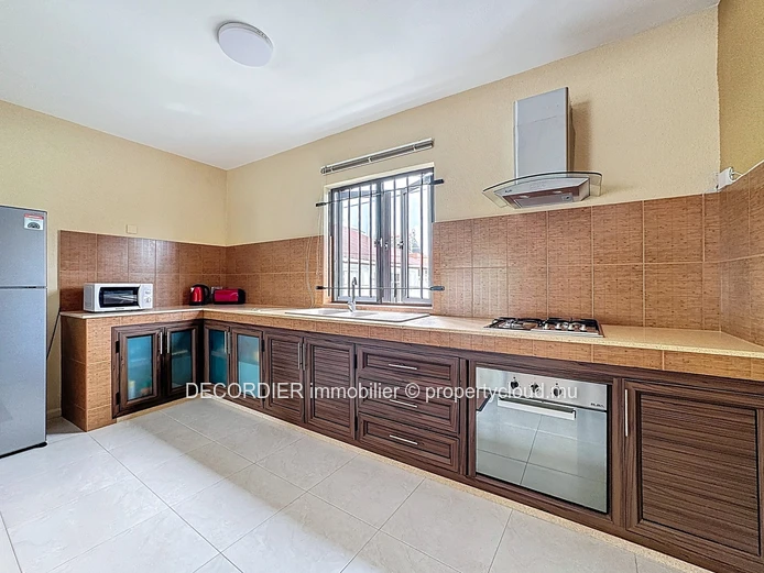 Opportunité unique : maison avec appartements, studio et vue sur mer !