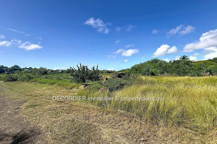 Land near the beach – Pereybère