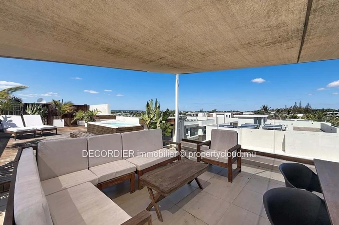 Penthouse with Lagoon View and Private Pool
