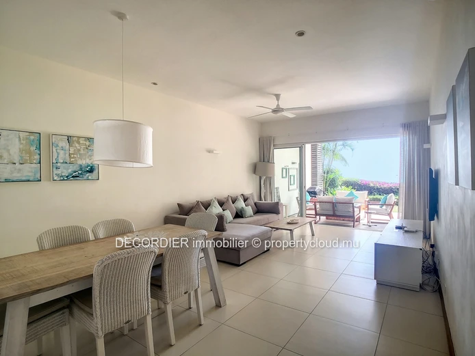 Ground floor apartment in front of the sea