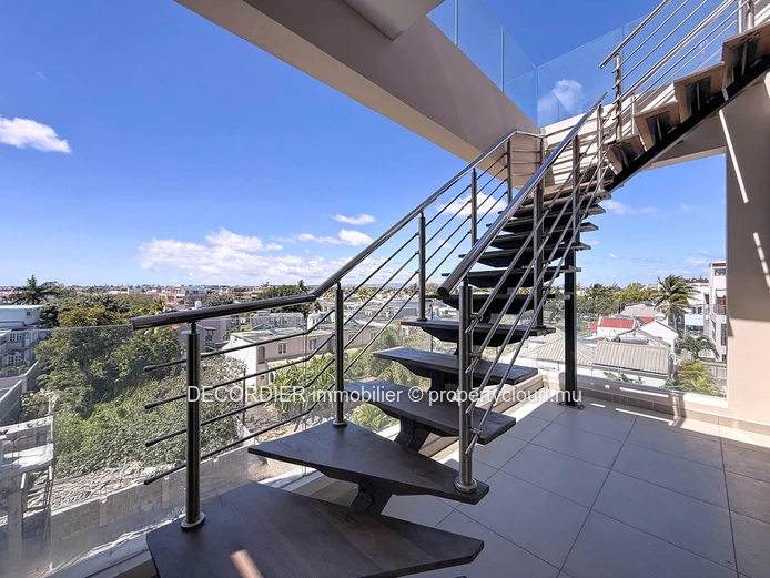 Penthouse with sea view in Pereybere