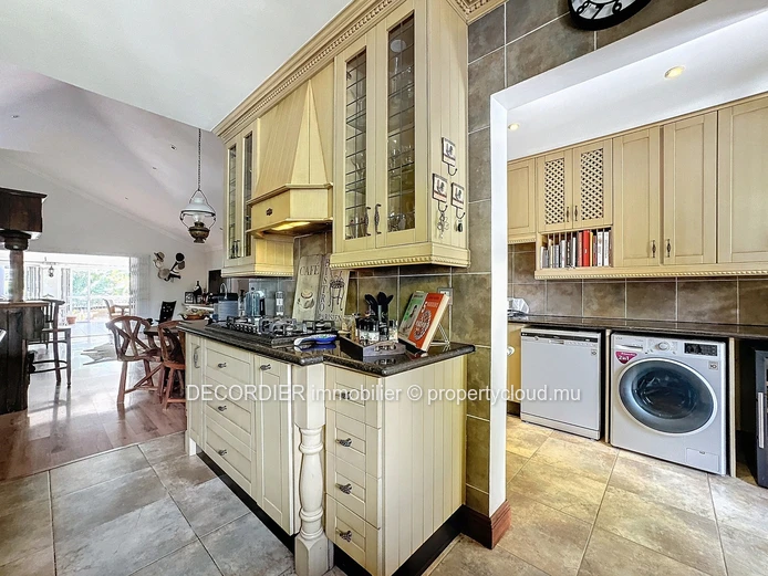 Magnifique villa à étage situé dans une résidence