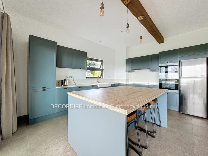 Elegant furnished flat with sea view in Saint Antoine
