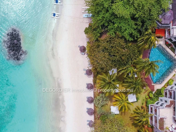 Appartement with beach access and hotel services, accessible to foreigners.