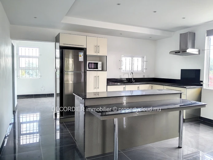 Grande maison composée de 2 appartements