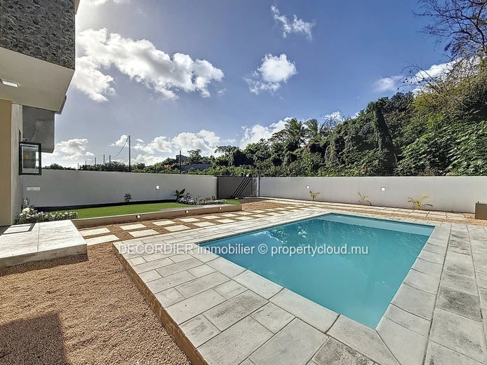 Villa contemporaine avec piscine dans un cadre paisible – Vente sur plan