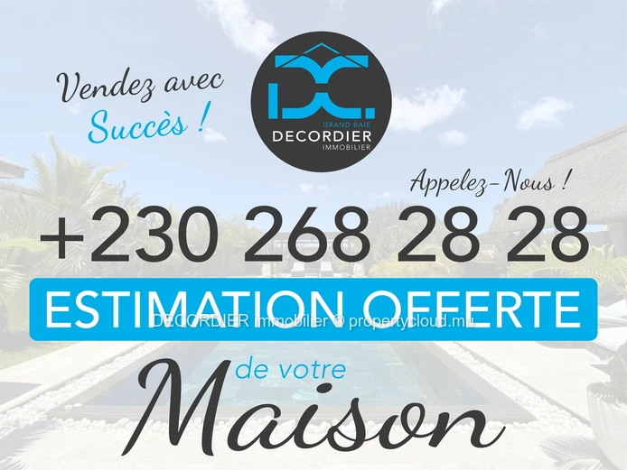 Grande maison individuelle avec piscine et jardin arborée