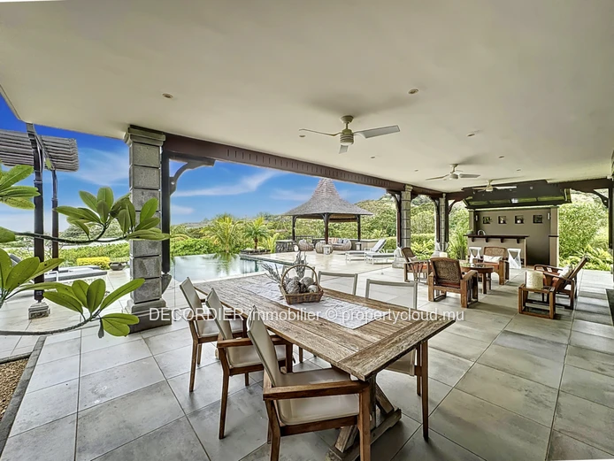 Magnifique villa située à Villa Valriche - accessible aux étrangers