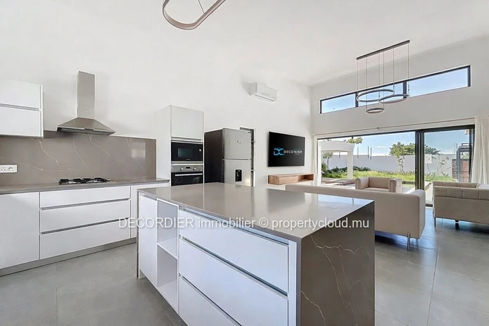 Maison moderne dans une résidence sécurisée