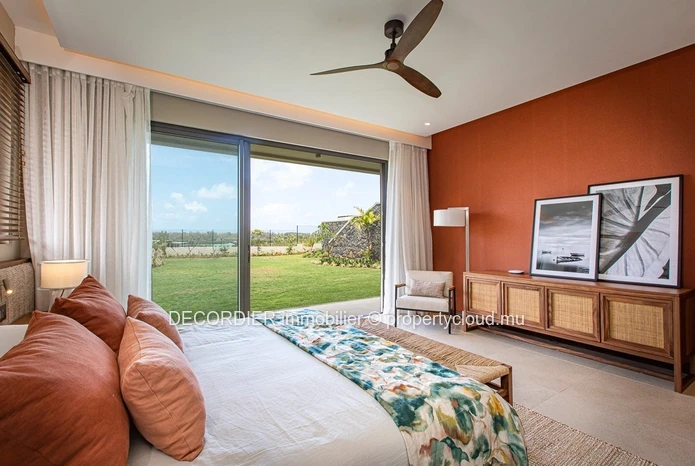 Splendid beachfront villa offering immediate access to the lagoon.