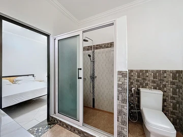 6 Bedroom House