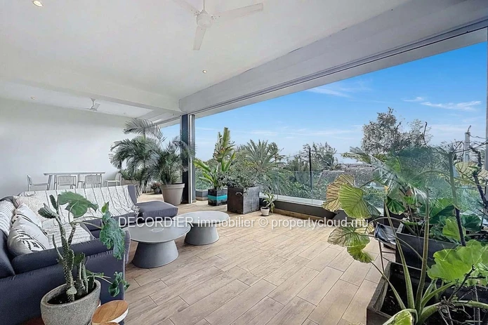 Penthouse with Lagoon & Coin de Mire Views