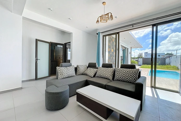 New single storey house with swimming pool and garden