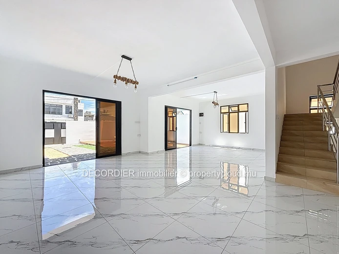Maison Neuve avec Piscine
