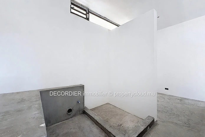Opportunité Unique – Maison Inachevée À Vendre