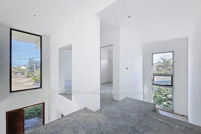 Opportunité Unique – Maison Inachevée À Vendre