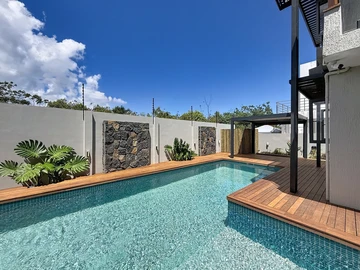 6 Bedroom House