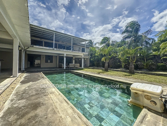 Large detached house with swimming pool and garden