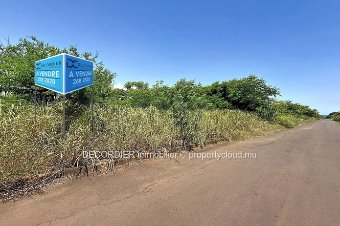Residential Lot of 3 Arpents for Sale – Balaclava