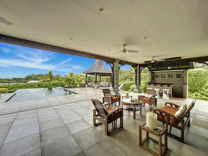 Magnifique villa située à Villa Valriche - accessible aux étrangers