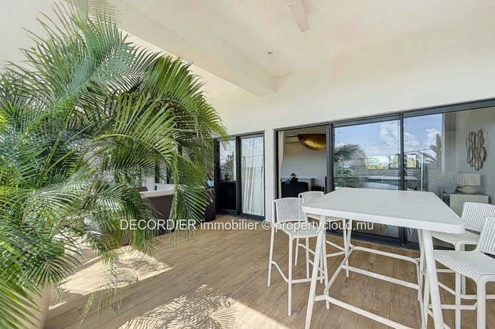 Penthouse with Lagoon & Coin de Mire Views