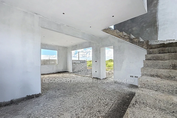 For Sale – Modern House with Swimming Pool
