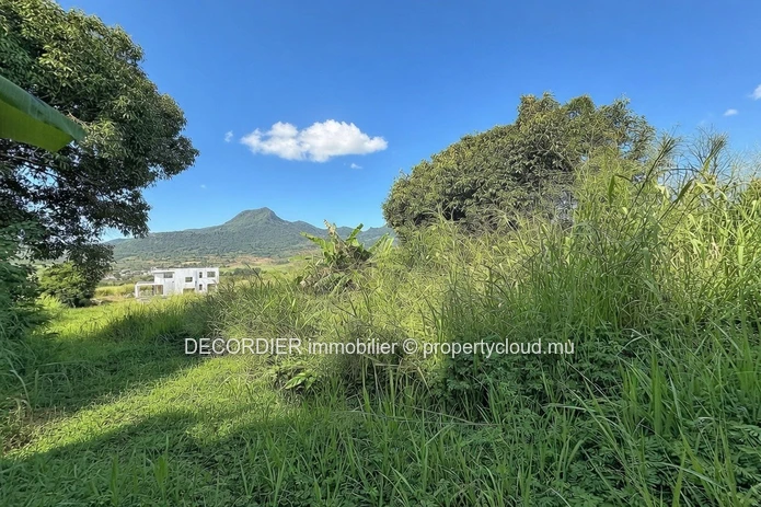 Residential land for sale in Crève-Cœur.