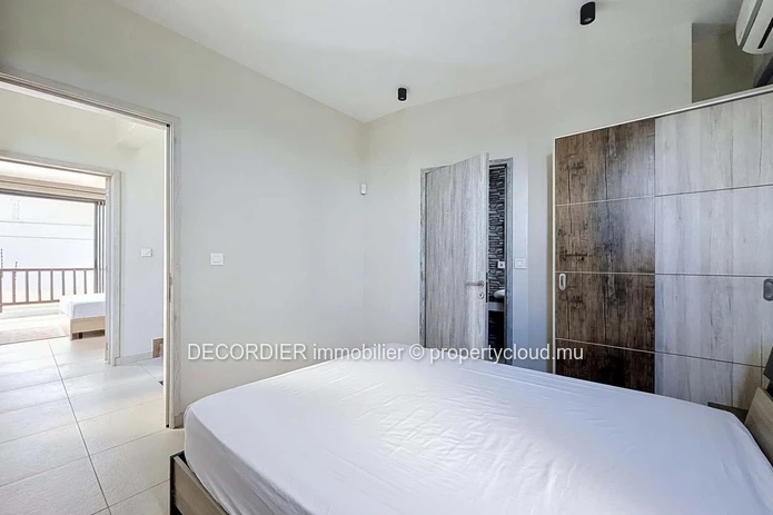 Modern duplex with private swimming pool (Sole Mandate)