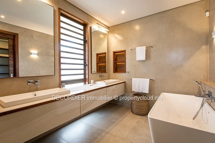 Splendid beachfront villa offering immediate access to the lagoon.